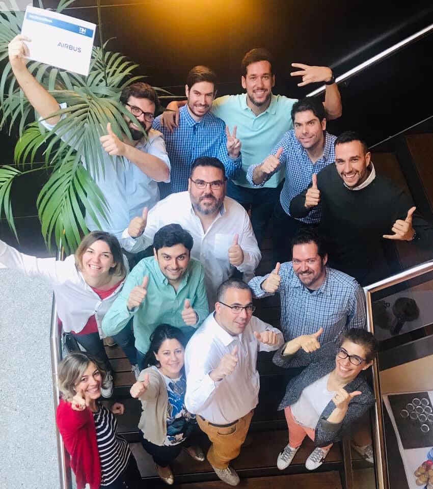 Aquí estoy con 12 líderes nuevos que han finalizado su programa de Liderazgo en Airbus. Ahora son más conscientes de sí mismos y de los demás, más conocedores de cuáles son las herramientas clave en materia de liderar y gestionar personas. #liderazgo
#carmenmolano #coaching