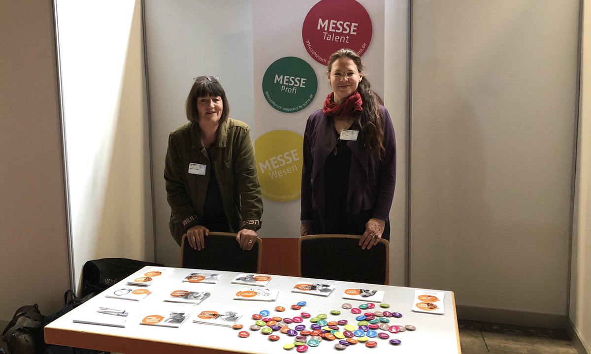 AUMAeV's tweet photo. Heute beim Nachwuchskongress Meet Hamburg in der Hamburg Messe! Das MesseInstitut des AUMA stellt seine Services für die Aus- und Weiterbildung vor. #AUMAvorOrt #MeetHamburg2019 #Messewissenschaft #Veranstaltungskaufleute #Messebibliothek #MesseMensch #Messeberuf #MesseTalent https://t.co/ySl1M2YS0y