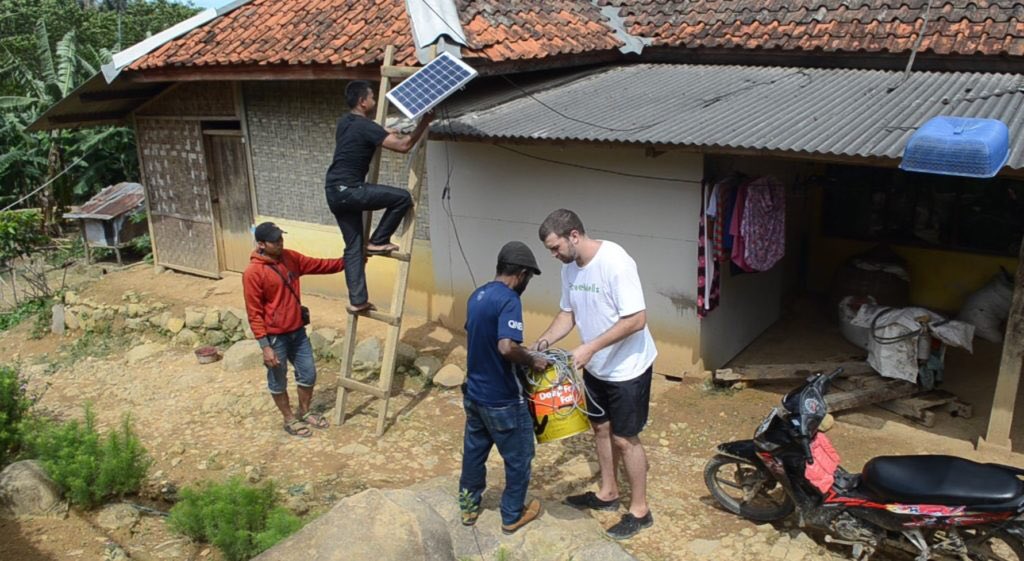 QUTEship's tweet image. Guest star ⭐️ @QUTfoundry #IDEASlaunched = winner of @pitchatpalace Australia🇦🇺, co-#founder of social enterprise @PowerWellsOrg, &amp;amp; #QUT research student Nick Camels - sharing his #startup’s story that turned #ewaste into value for others &amp;amp; to sustain a business! #circulareconomy