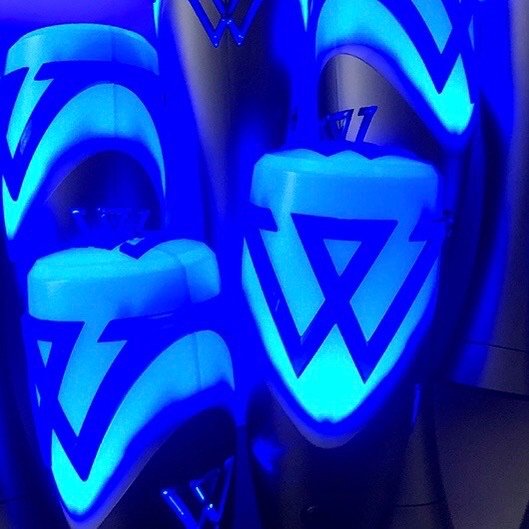 maomayu_com's tweet photo. 【入荷】 WINNER 公式ペンライトVer.2

ウィナーの新しいペンライト入荷致しました🤗Ver.1よりコンパクトで可愛いです😊

maomayu 👉https://t.co/qRDopUBRFA
Qoo10👉https://t.co/gp2t9GyD19

#Winner #WinnerLightstick #WinnerLightstickVer2 #ウィナー #ペンライト #YG
#maomayu #まおまゆ https://t.co/3lgPtN7mH6