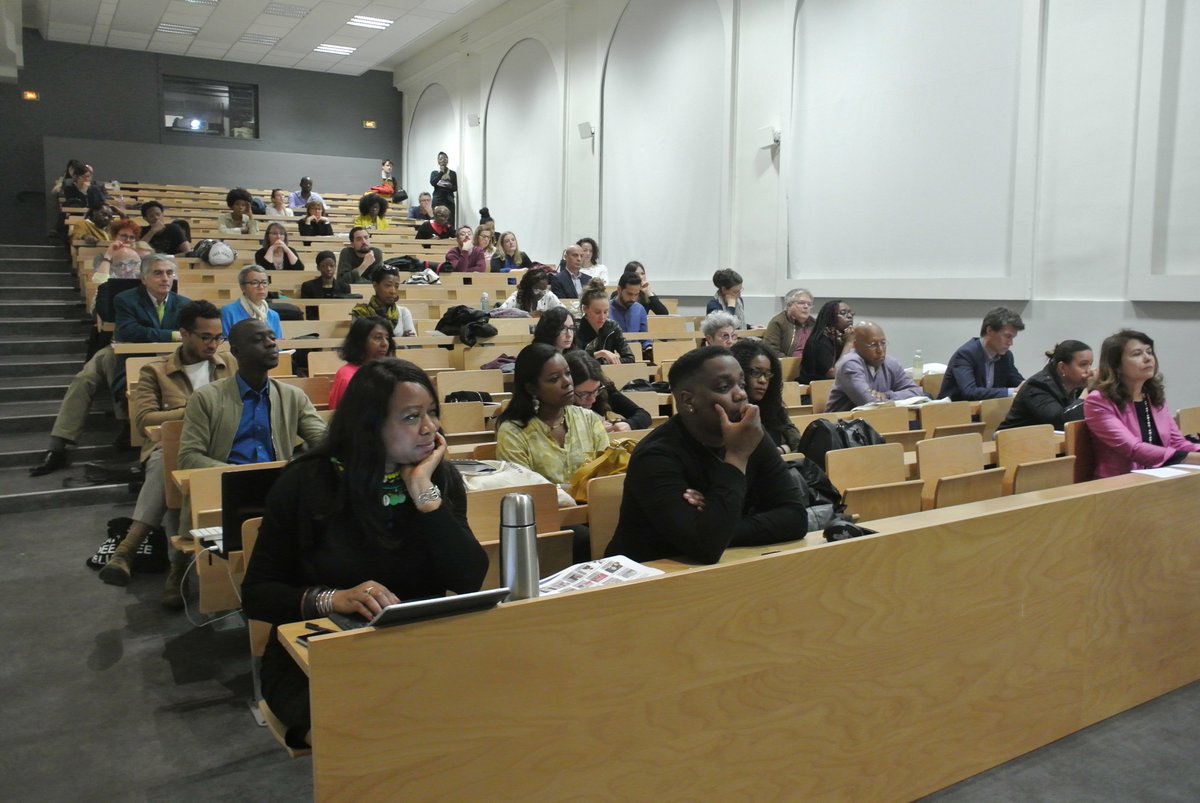 CCAFRIQUE's tweet photo. @ccafrique @beauxartsparis Le quota est-il une solution pour régler l'absence de diversité dans les institutions culturelles en France @BassopEleonore @saal_agnes @Fredhoc. Pour @Claudy_Siar il faut une diversité représentative !!! #MOCA2019  #EntreprendreCulture https://t.co/HELrLlj7HR
