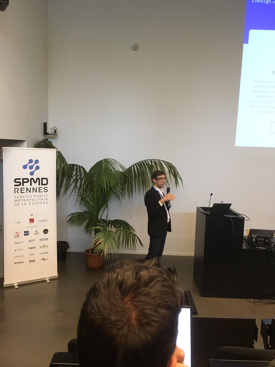 Content de voir que <a href="/el_reg/">Régis Chatellier</a> n'a pas pris une ride. Nudge, dark patterns, clés d'analyse de <a href="/CNIL/">CNIL</a> entre design et ethique #SPMD #rennes #opendata - Site tout neuf pour designers ethiques :  design.cnil.fr