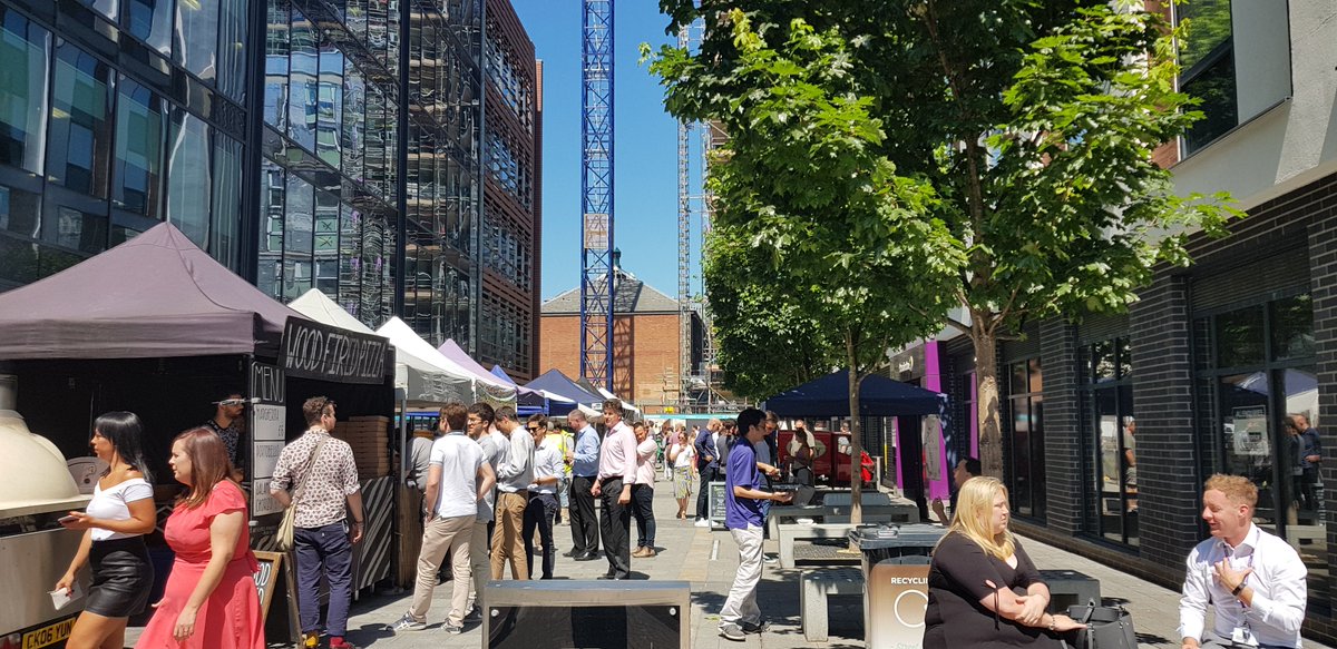 We don't like to blow our own trumpet but we have a truly impressive line-up of street food today! If ever there was a day to visit the market - it's today! And the sun looks like it will be paying a visit too! #exciting #streetfood #lunchtime #buzz #finzelsreach #comehungry