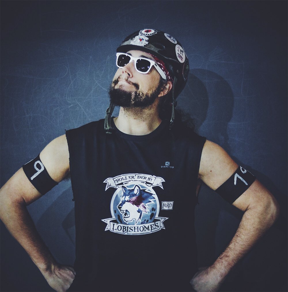 ¡Lanzad vuestros vivas al aire! ¡Soltad las amarras y empuñad una botella de ron!
Hoy tenemos de celebración cumpleañera  a nuestro querido #feroz19!!!! 🐺🖤
El pilar sobre el que nos apoyamos muchos y un espejo donde reflejarse. Ese es nuestro Coach/Presi/Capi 🤟
@yasharago