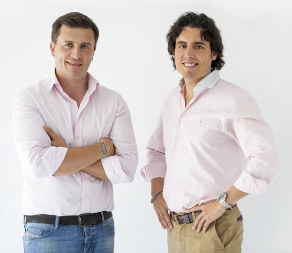 "De unas copas en Panamá a filtrar 300 millones en vuelos". Este mes en Capital, en el quiosco y en este enlace (bit.ly/2PXxtdS), contamos la interesante historia de <a href="/trappit/">Trappit</a> y su apasionante batalla con American Express. En la imagen, sus fundadores.