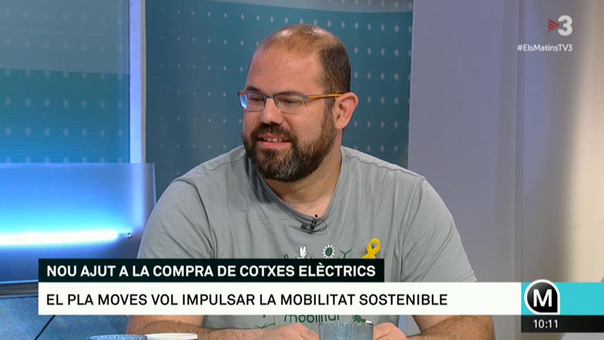 elsmatins's tweet photo. Albert Artés, fundador de Som Mobilitat: “El pla MOVES no és un bon pla. Es substitueixen uns cotxes per uns altres i es perpetua el problema de la mobilitat”
#ElsMatinsTV3 ▶️ https://t.co/GGz7sKcswb https://t.co/fiIfQaPXjo