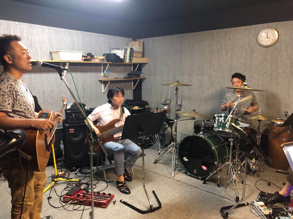 kazenojin_fes's tweet photo. 【風の陣バンド】
26日にむけて、
風の陣バンドリハ中です！

＜バンドメンバー＞
Dr:Yoco
Gt:Ne-ze
Ba:藤間弘
Key:大工嘉章

ゲストライブでは、
#ひなた
#cak73
#落合みつを
#Rafvery
をサポートします☆

お見逃しなく！！！

#かしわざき風の陣
#バンド #コラボ https://t.co/4ZpkMV5lKT
