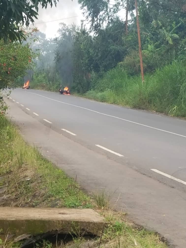 Soldiers Kill One This Morning, Wounds Others In Indiscriminate Shootings In Bamenda A man has been brutally shot and killed at Mile 90 on the outskirts of Bamenda this morning. m.facebook.com/story.php?stor…