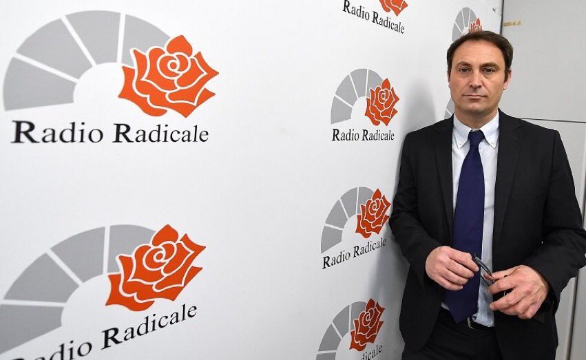 bobsecci's tweet photo. #alziamolavoce per difendere #RadioRadicale . Da oggi è scaduta la convenzione e si fa concreta la possibilità che la storica emittente spenga i microfoni . Così si perde un pezzo di servizio pubblico. Al fianco dei colleghi di #RadioRadicale sempre. #alessiofalconio https://t.co/tDzTkYJlJu