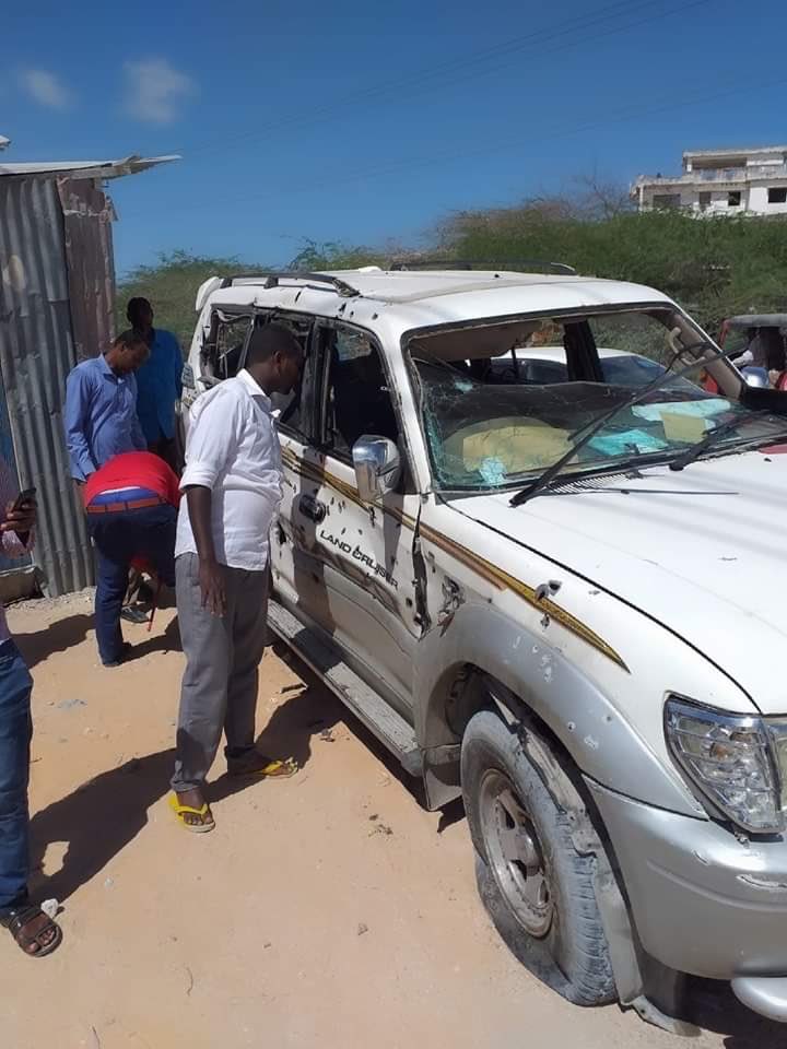 HarunMaruf's tweet photo. Mohamed Abdirashid Muhumed, a humanitarian worker with Mercy-USA was killed in a roadside IED while driving in the southwestern parts of Mogadishu, Wedn. He was kind, full of smiles. He used to pay Electericity bills for the mosque in his Taleh neighbourhood in Hodan district. https://t.co/HP0ngfksI8