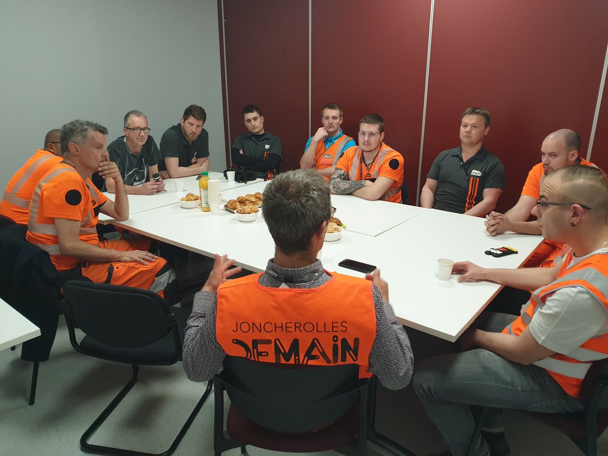 TM_ParisNord's tweet photo. Ce matin les petits déjeuners du DET reprennent ! Ceux-ci permettent d’améliorer les occasions d’échanges et la qualité de ces derniers avec les agents du terrain.
@sncf #maintenance #tcpn #échanges #ligneHKD https://t.co/JRAYK1eAgM