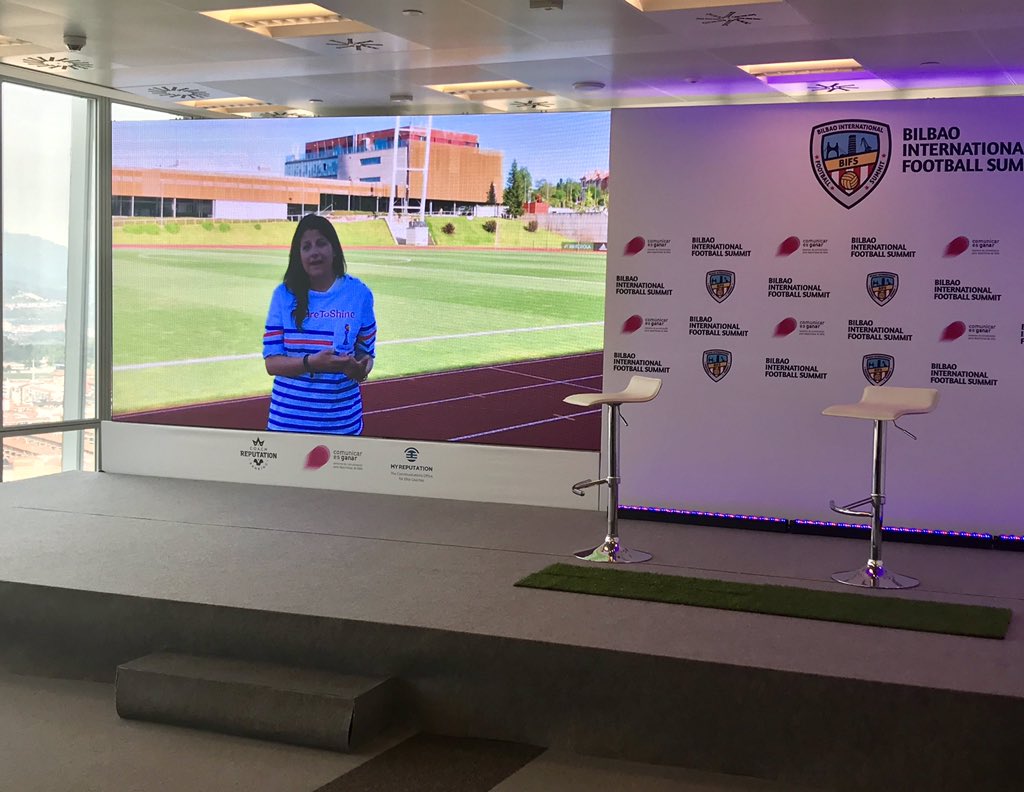 comunicaygana's tweet photo. La periodista para FIFA y ponente del #BIFS17, Elisa Revuelta @Revueltijo, nos cuenta desde la Ciudad Deportiva de la RFEF las claves de la Copa Mundial Femenina que se disputará en Francia este verano. #BIFS19 https://t.co/nDZeCsvbFP