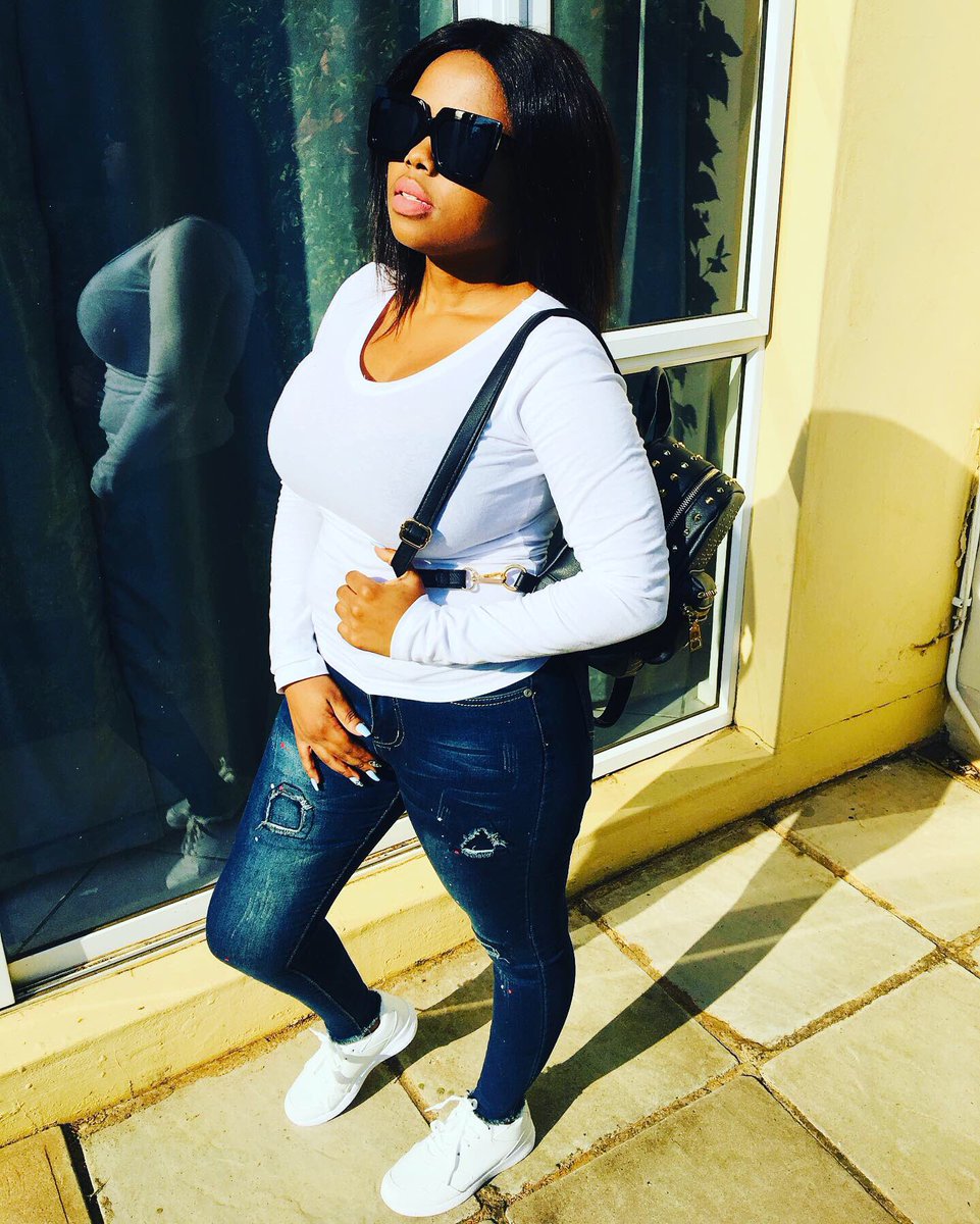 mohshort's tweet photo. Dbn >>> Jhb #nicelifeproblems https://t.co/KDba8j09sU