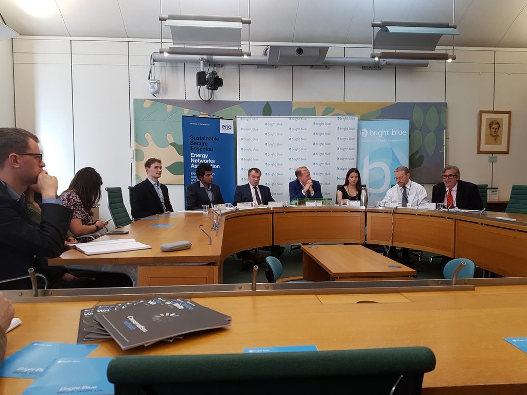 kowen_NGN's tweet photo. Tony Glover (ENA) speaking at the Bright Blue launch of decarbonisation of gas report, highlighting the need for a #WholeSystems approach to decarbonisation our energy system @NGNgas @CESIenergy #InTEGReL https://t.co/7EIb4xi6mX