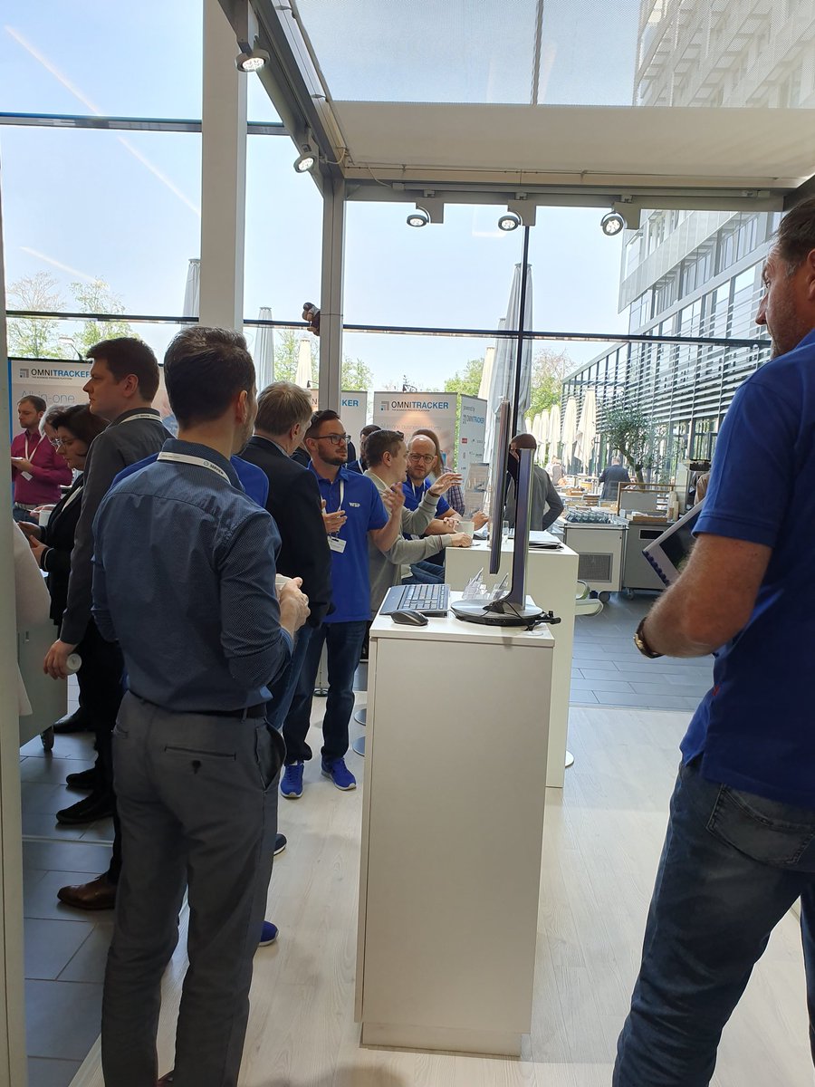 WSP_Soft's tweet photo. Die Besucher sind am zweiten Tag noch genauso motiviert wie unsere Mitarbeiter: eifrige Gespräche und Live-Demonstrationen an allen unserer Desks. #BMPK19 https://t.co/GUBtZcu5Fp