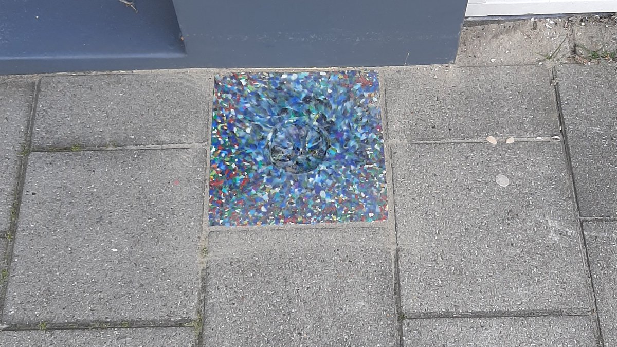 Samen met @Niels_BW deze week de nieuwe knikkertegel op het schoolplein geplaatst! Vanaf nu is er nog meer te doen op het schoolplein. #knikkeren @BeweegWijs  <a href="/BoomgaardDe/">De Boomgaard</a> <a href="/GemeenteUtrecht/">Gemeente Utrecht</a>
