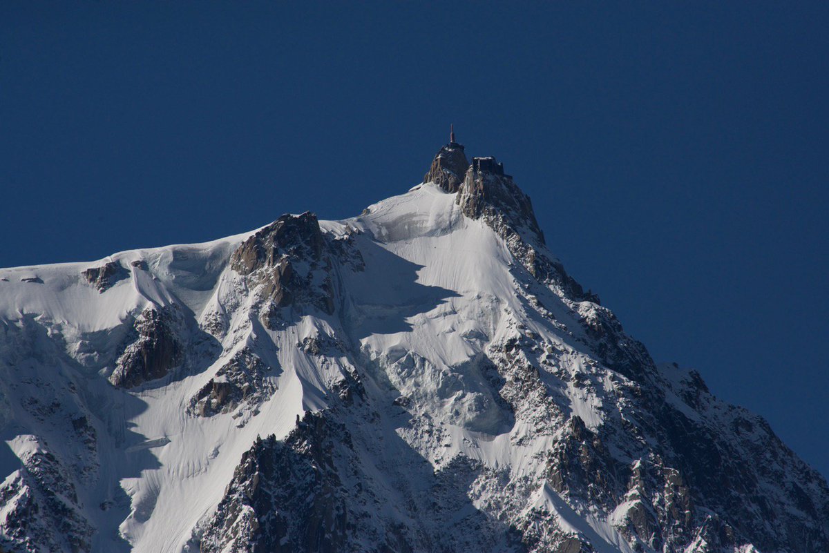 Chamonix_Camp's tweet photo. Jeux : trouver nos deux super clients sur cette photo... https://t.co/r4KCf7l2VW