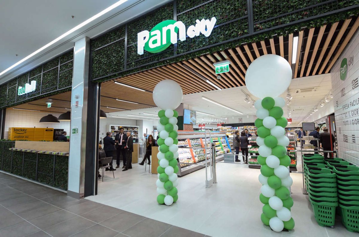 AltaviaItalia's tweet image. #AltaviaWatch #GDO #Roma #Retail 
#PamCity, nuovo format di Pam Panorama , ha inaugurato all'interno del centro commerciale GranRoma contemporaneamente all'apertura del 100° punto di vendita. 👉 bit.ly/2YIc77G