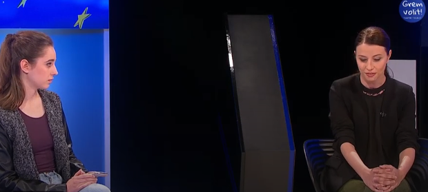PetraCernetic's tweet photo. Vprašanje: Kakšne pobude bi predlagali, da bi EU nadoknadila tehnološki zaostanek za ZDA in Kitajsko? Joveva: "Ja, tle je zdej, to bo zlo velik izziv po mojem." Presodite samo o kompetentnosti kandidatke LMŠ. Od 51:45 dalje: https://t.co/lHAcGfHTkA https://t.co/LRNKkqf8yS
