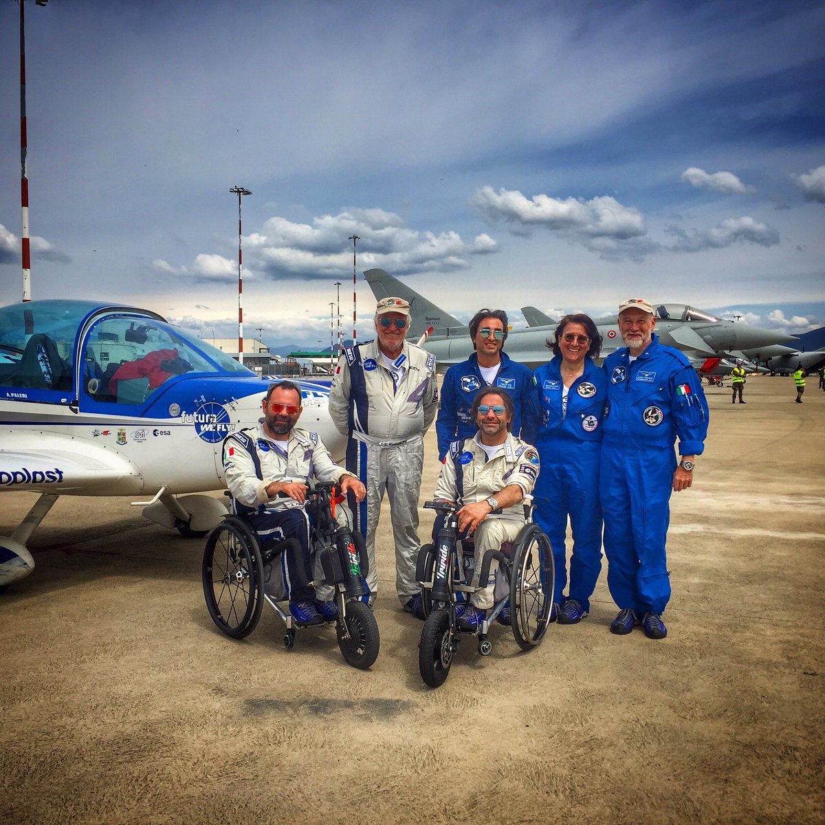 Squadra che vince... 💪😅❤️
#weflyteam #baronirotti #disabledpilots #aerobaticteam #aerobaticpilots #pilot #pilotlife #pilotview #pilotstyle #aviation #vds #aviationpictures <a href="/marcocheru/">marco cherubini</a>