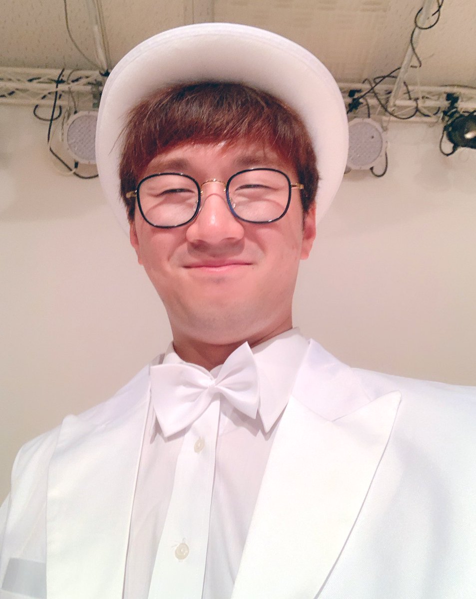 今日は白タキシードでビシッと決めてました🙋‍♀️