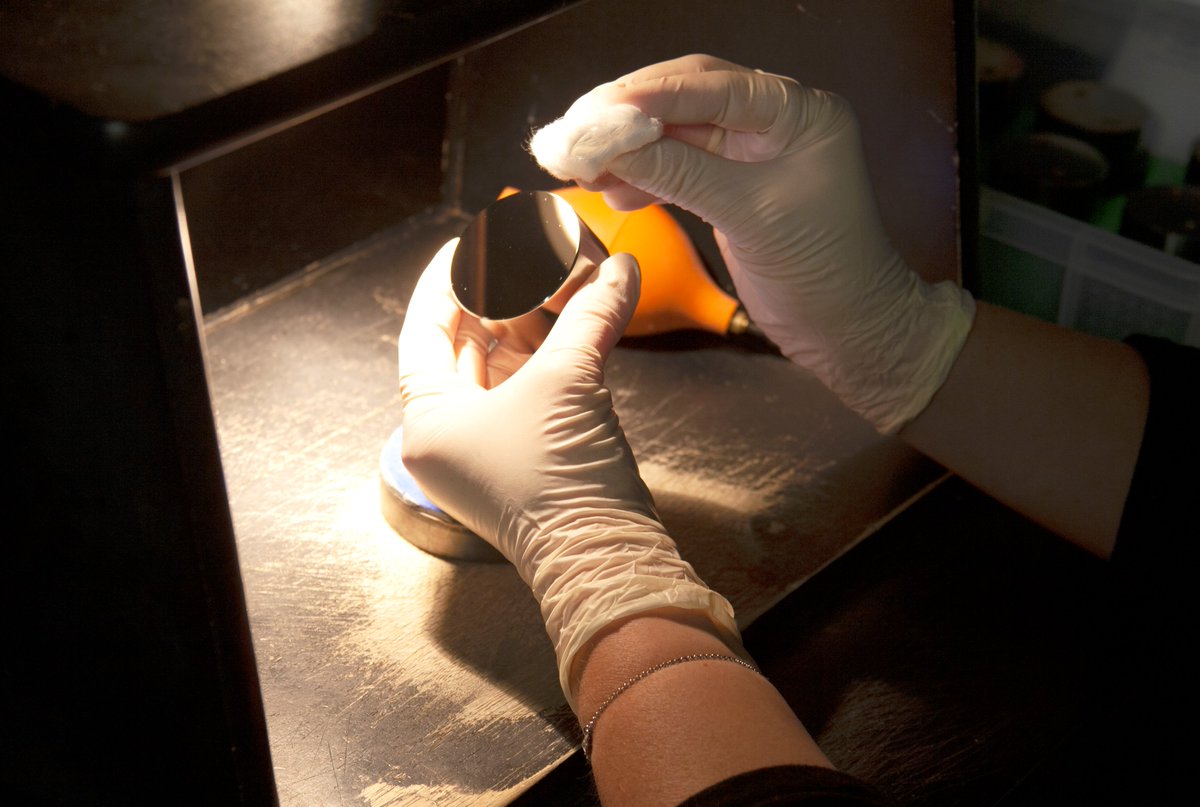 lasermirror's tweet photo. Inspecting and final cleaning of finished #optics prior to despatch https://t.co/Gzx7XmHNqz