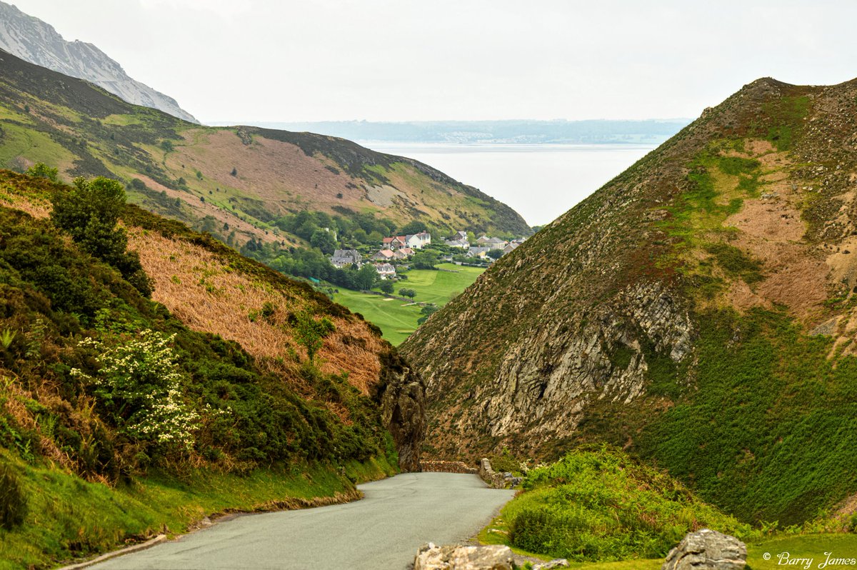 BJRoberts's tweet photo. Yesterday's beautiful view down Conwy's Sychnant Pass, to the lovely little village of Capelulo and beyond. @ruthwignall @kelseyredmore @behnazakhgar @Conwy @visitwales @ItsYourWales @dailypostwales @AllThingsCymru @OurWelshLife @NorthWalesTweet #Capelulo @OnlyNorthWales #Wales https://t.co/HcZip7QdBK