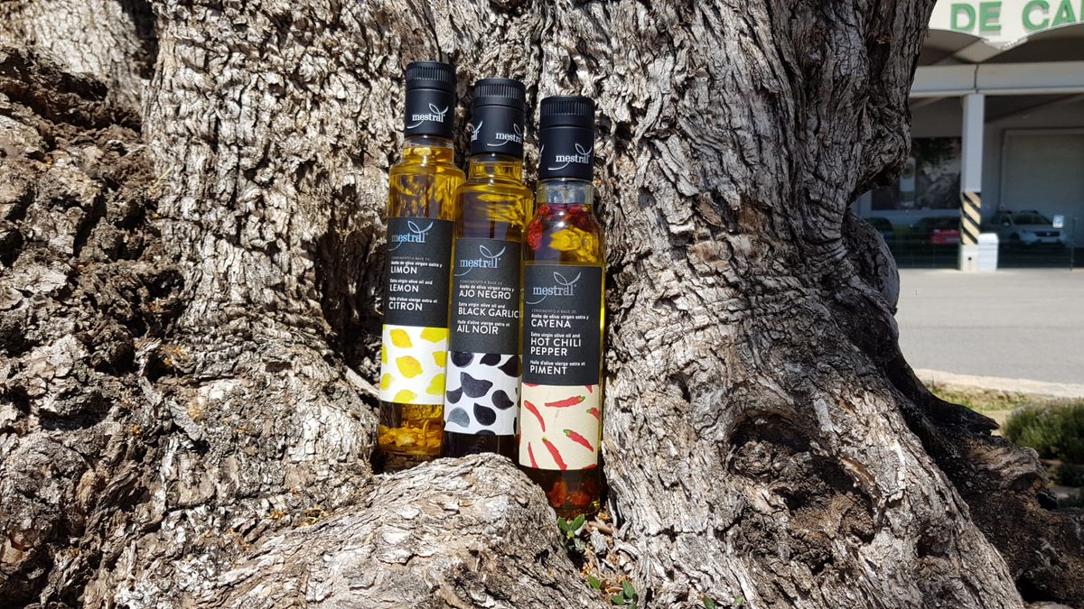 OliMestral's tweet photo. Sorteig a les xarxes de @Coop_Cambrils
Voleu conèixer les novetats. Segui-nos i feu RT. SORTEGEM dos lots de 6 ampolles d’olis infusionats Mestral: bitxo, all negre, llimona, alfàbrega, tòfona i roses.
El sorteig es realitzarà el 5 de maig.
#mestral #aragem #aove #oli #cambrils https://t.co/xofSQOfyzV