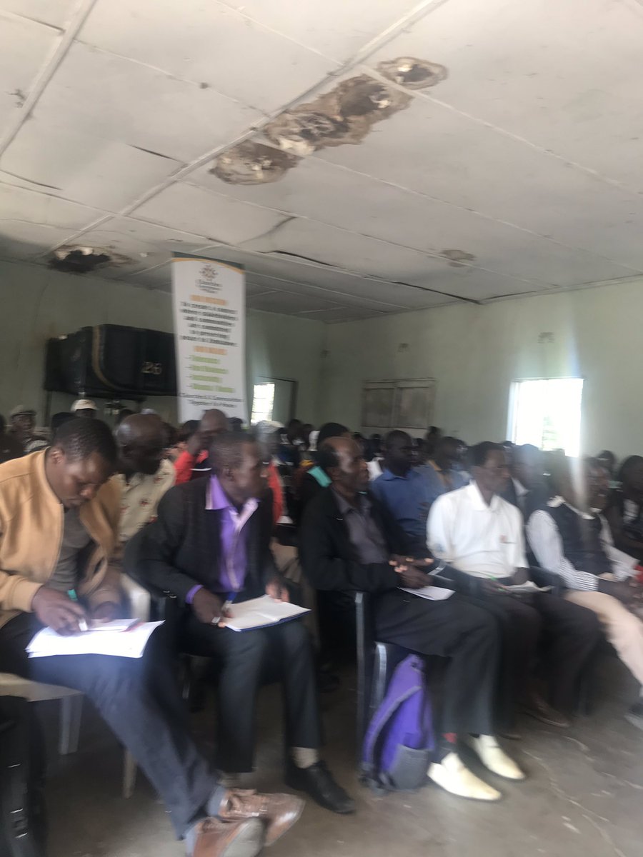 nmutonhori's tweet photo. Murowa Diamond mines staff in Chivi Sese always say according to company policy they are not allowed to engage or speak with community with regards to grievances” cllrs give feedback to community #ChiviDAMI @ZELA_Infor @OxfaminZim @ActionAidZim @ZIMCODD1 @zccinzim @zhrc365 https://t.co/zav4FRexq6