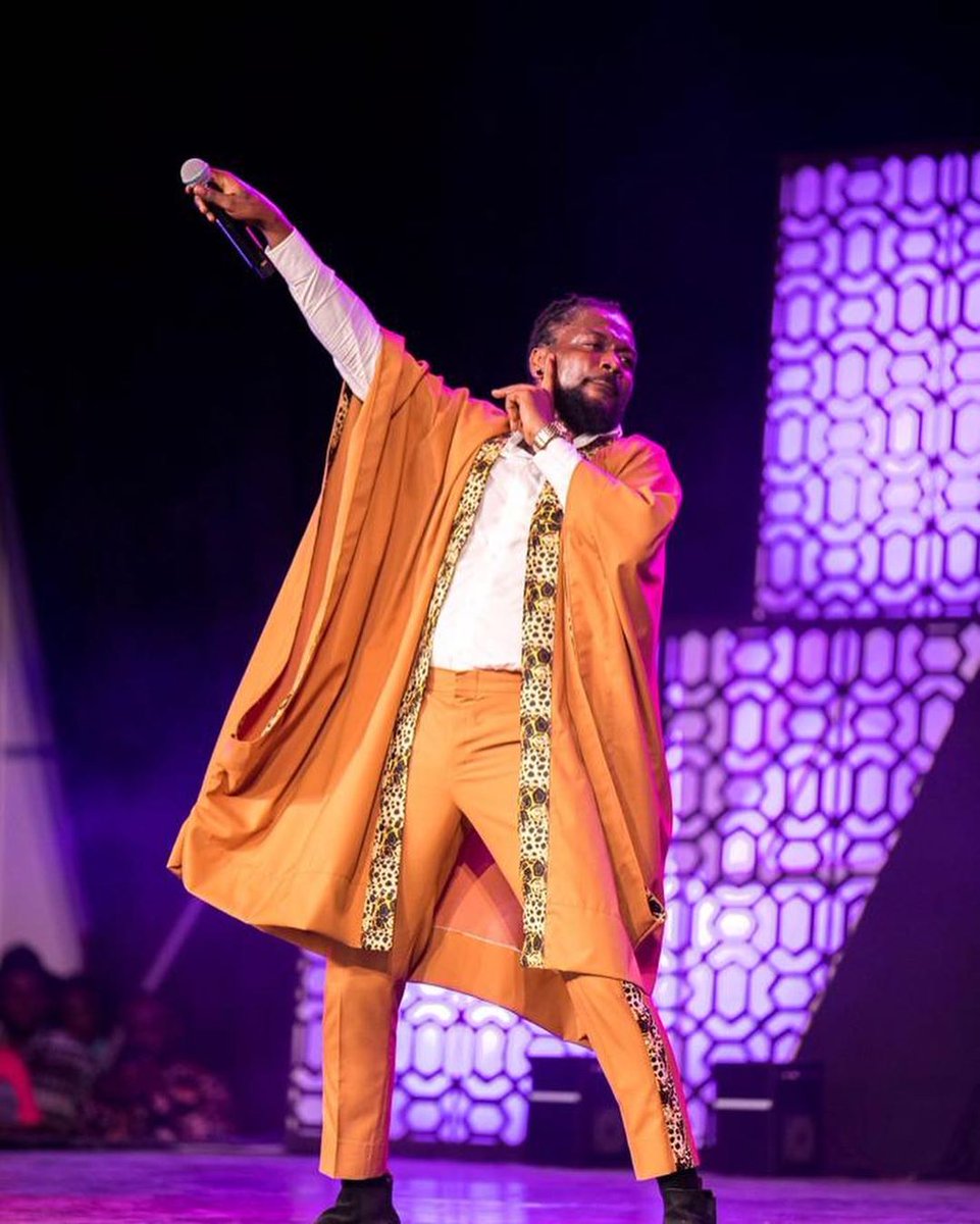 Hitz1039FM's tweet photo. .@stonebwoyb and @shattawalegh can give us a huge single. They can have me on the hook. Let's fill up the stadium and make money and go home. – @samini_dagaati #DaybreakHitz https://t.co/CoUHqOAh5S