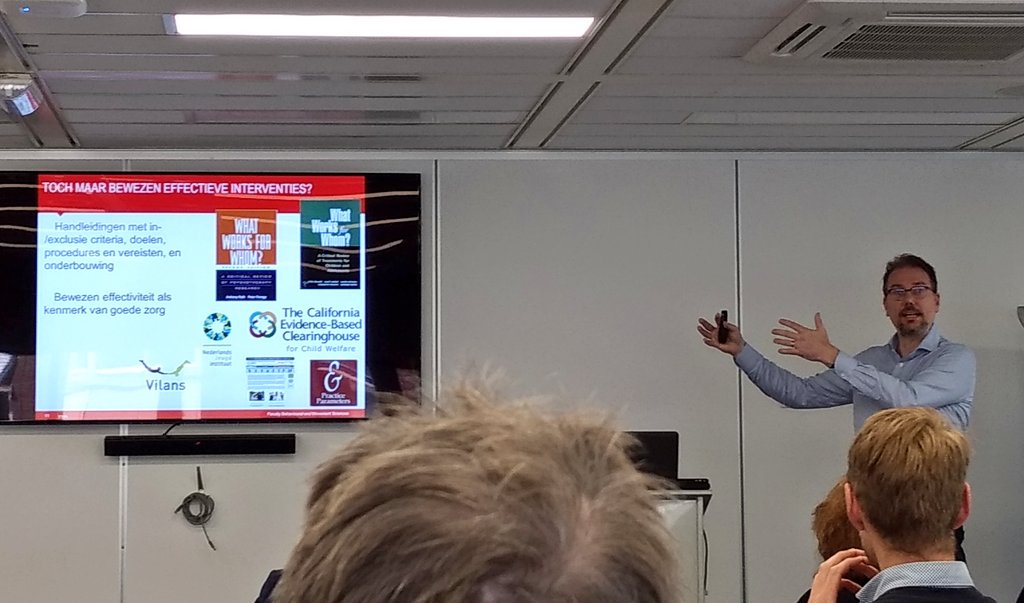 Vandaag in Arnhem #UniekeMethodendag georganiseerd door <a href="/CCD_Arnhem/">Cure & Care Development</a> en <a href="/jacdebruijn/">jac de bruijn</a>. <a href="/CarloSchuengel/">Carlo Schuengel</a> over: kies methoden met verstand