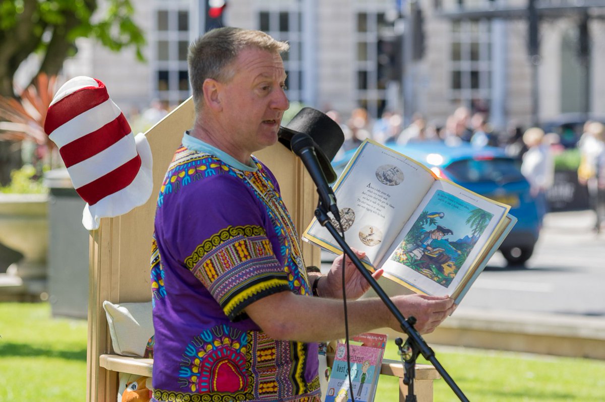 Story time in the Mermaid Garden with <a href="/purplepengpub/">purplepenguinpublishing</a>  

This was #southportfest 2019 // #literature #artsfestival