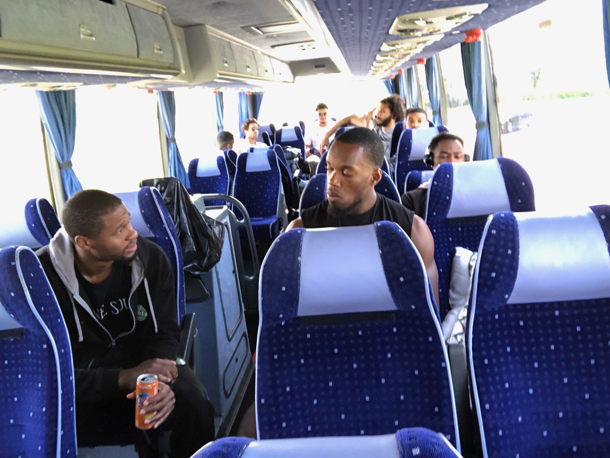 ADABloisBasket's tweet photo. 🚍 Départ pour la @lorraine pour nos joueurs qui clôtureront demain soir la saison régulière sur le parquet du @SLUCbasketNancy ! 🏀 #SLUCADA #ProB #LNB https://t.co/R9i1xjPcFf