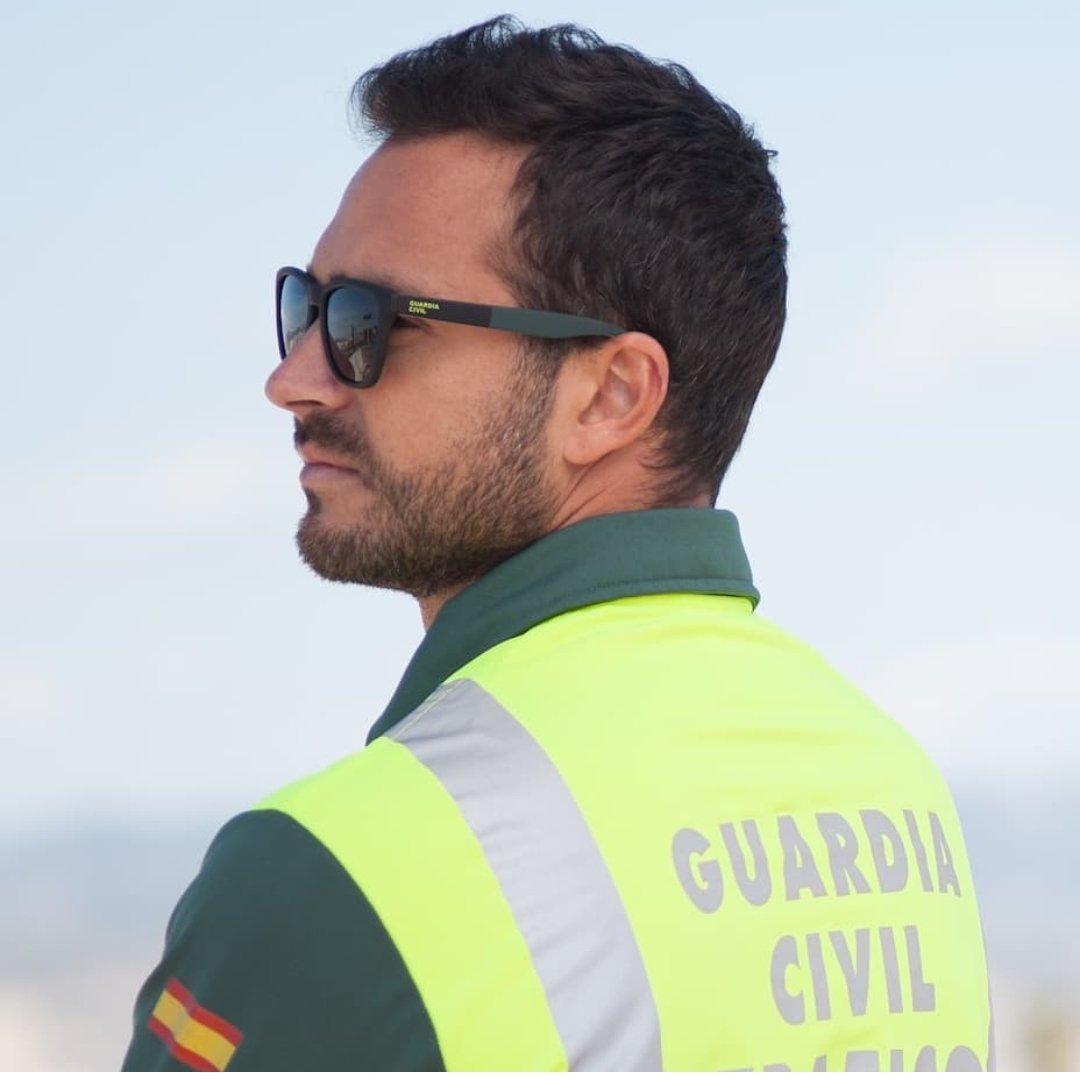 MqGuardiaCivil's tweet photo. En https://t.co/wgxwTM9vnq han empezado un proyecto donde ofrecen gafas de sol diseñadas acorde con la uniformidad de cada cuerpo de #policia. #Comomolan!

No te quedes sin la tuya, y diles que vas de parte de Más que Guardia Civil

https://t.co/pQY4AmW9JD https://t.co/bE2madbSFU