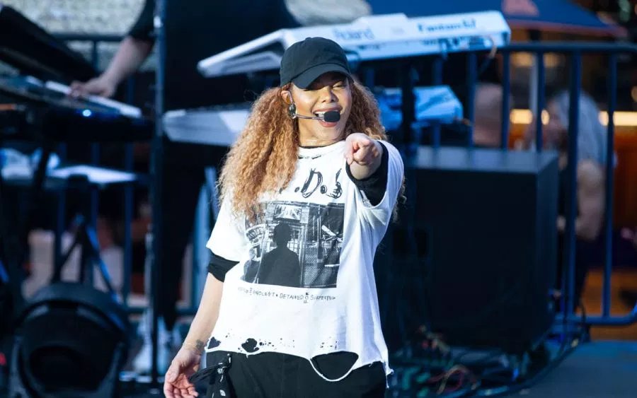 bcnul8tr's tweet photo. @Texas_Dexter @brandxit DamitaJo on the Tom Joyner Fantastic Voyage!!💀💀💀😂😂😂🤣🤣😂🍓♉
#jamfan
#JanetJackson
@LADYTAURUS24 @HeSnob26 @Strawbamitajo 
@Kierryk345  @ithl123 
@coota91 https://t.co/7vDigJ7mOF