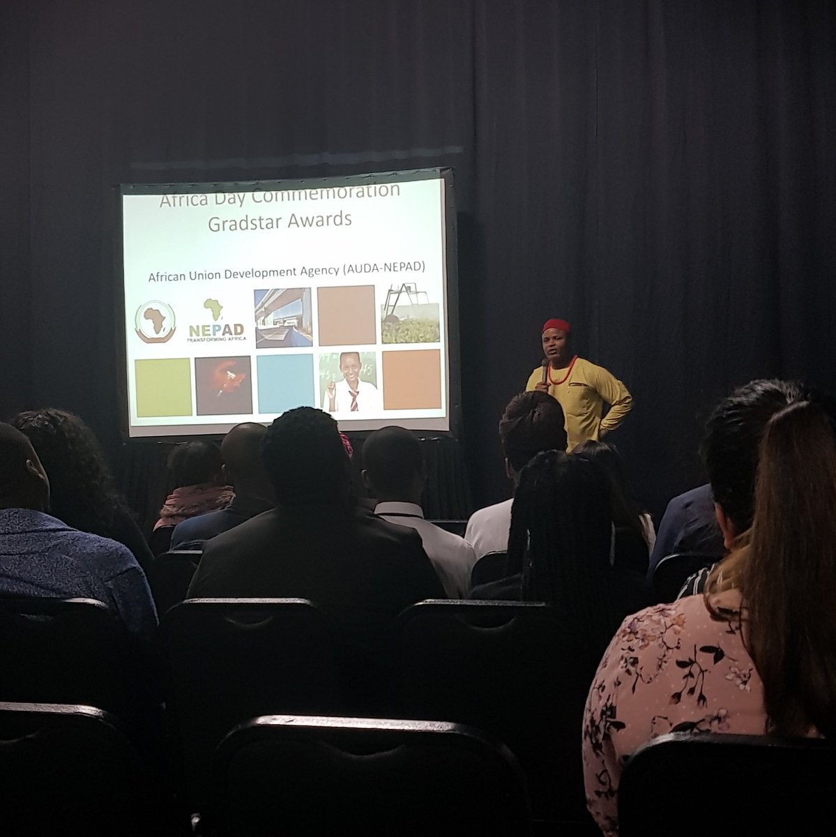 NEPAD_Agency's tweet photo. Vincent Oparah at the #GradStar Master class speaks on transforming Africa. He says the new mandate of the African Union Development Agency-NEPAD gives us more impetus to deliver results thru priority continental programs for #TheAfricaWeWant @GradStarSA @Agenda2063N https://t.co/zyvphRDxFc