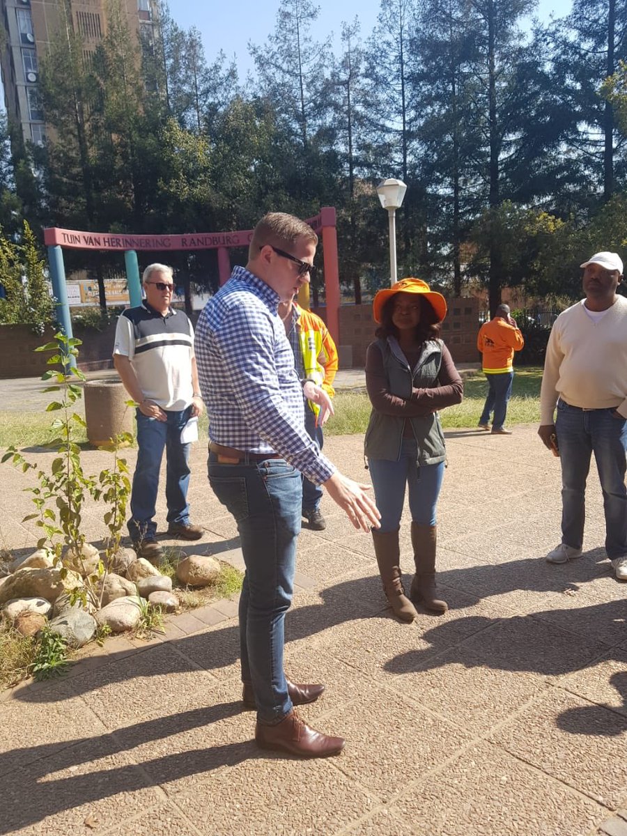 NVKhumalo's tweet photo. The religion B service Centre @CityofJoburgZA needs some TLC and we will ensure it gets it #ServiceWithPride #RegionBTour with ward Councillor @DavidCOJ102 @JoburgGCSS #BuyaMthetho https://t.co/1U4Y7SxKxD