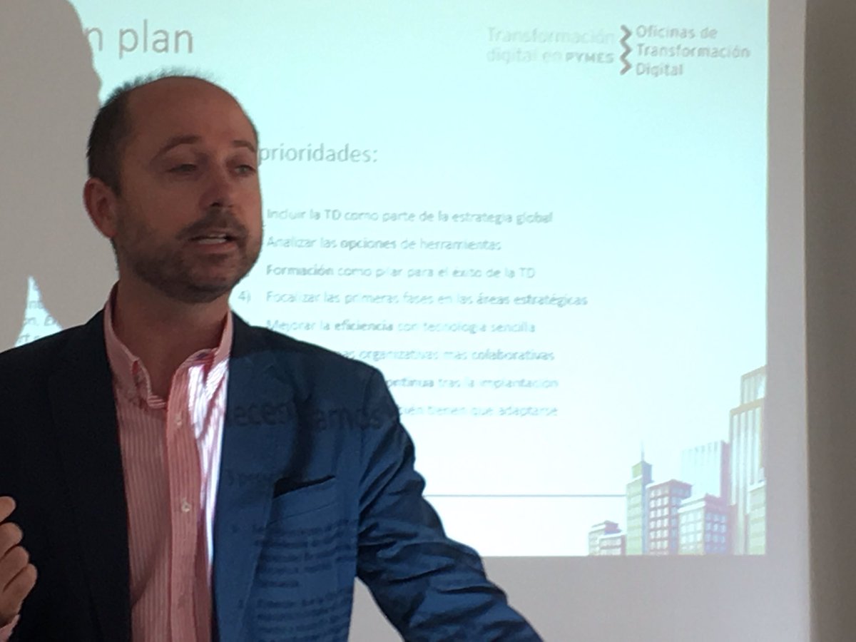 ThinkTankTIC's tweet image. Prioridades en la #TransformacionDigital de las #empresas por @falyserrano en @ceccadiz “Introducir la TD en la estrategia global-Formación-Eficiencia-Trabajo colaborativo...”