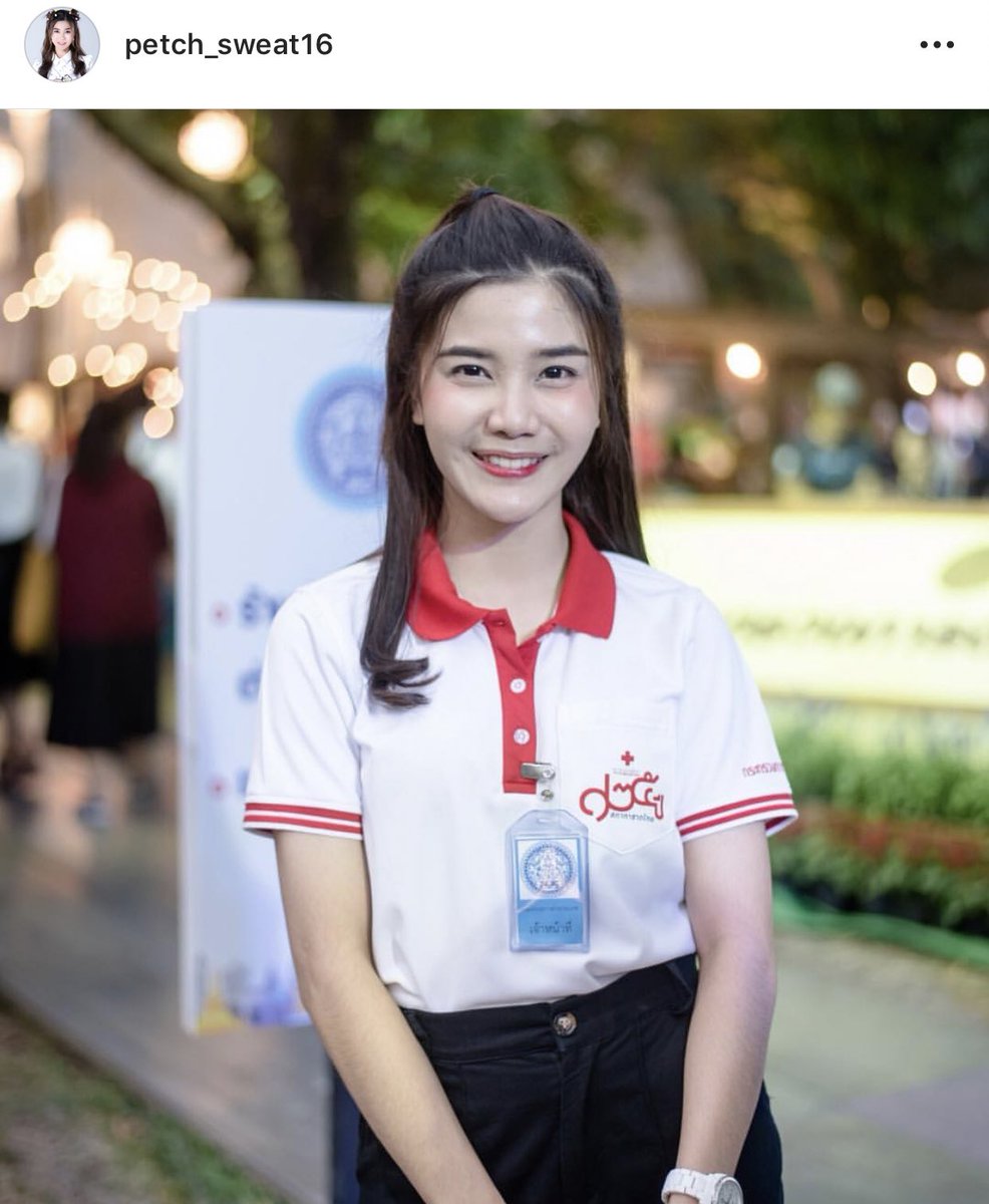 urfavgirlalways's tweet image. สิ่งที่พึ่งทราบจาก #SWEAT16documentary คือนอกจากคุณ #PetchSweat16 จะทำงานที่กระทรวงการต่างประเทศเป็นอาชีพหลัก จบตรีจากสินสาดธรรมศาสตร์แล้ว ตอนนี้คุณเพชรกำลังเรียนโทรัฐศาสตร์อยู่ที่จุฬาด้วย แล้วก็เป็นไอดอลควบไปพร้อมๆกัน แบบโหหห ทำไมทำงานหนักแบบนี้ ㅠㅠㅠ เก่งอะ