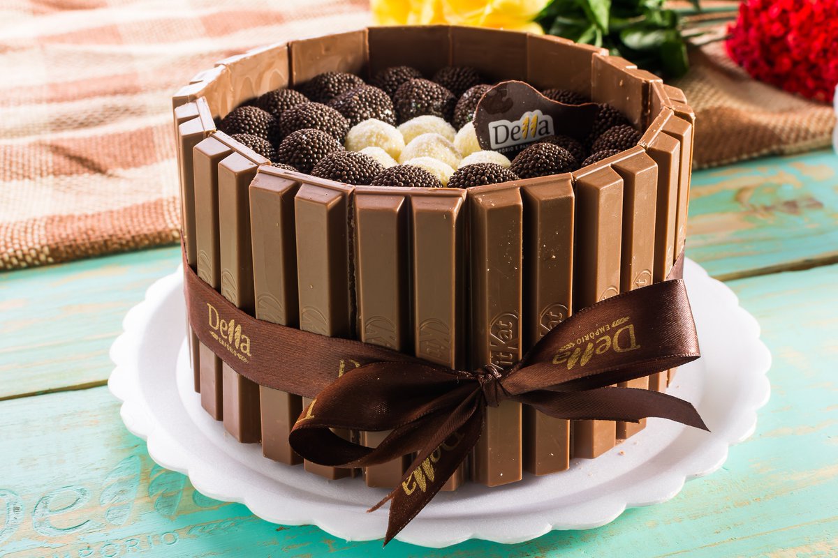 Kit kat chocolate cake