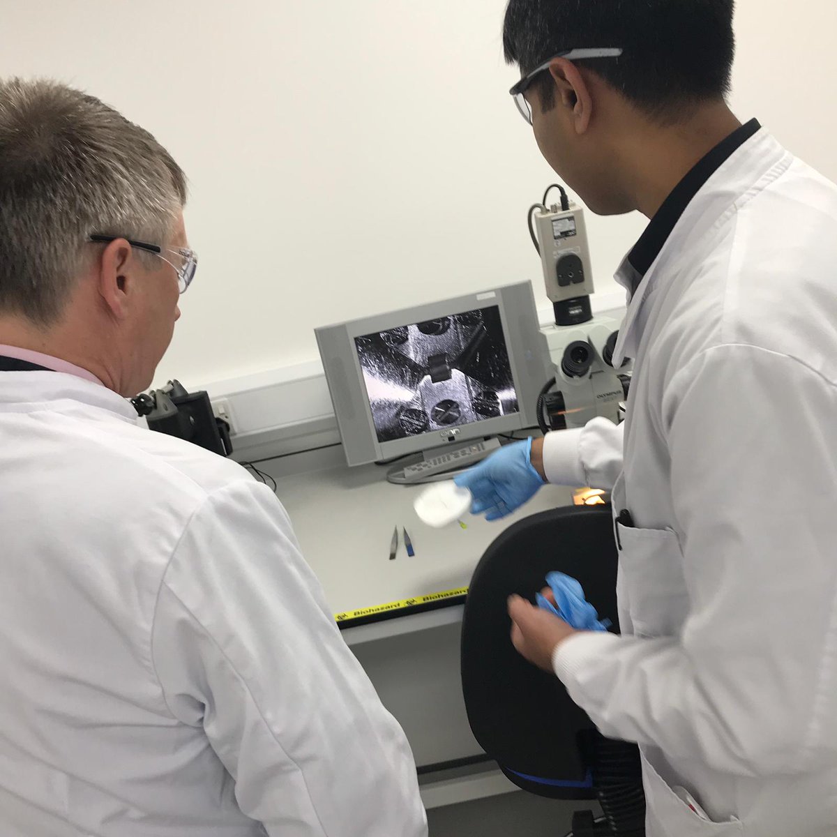 Ivan_McKee's tweet photo. Enjoyed a productive visit to ReproCELL in Glasgow this morning to discuss the Scottish Government's plans to increase exports in the Life Sciences sector. #SGExportGrowth #ScotLifeSciences https://t.co/YPrZ04ve8E