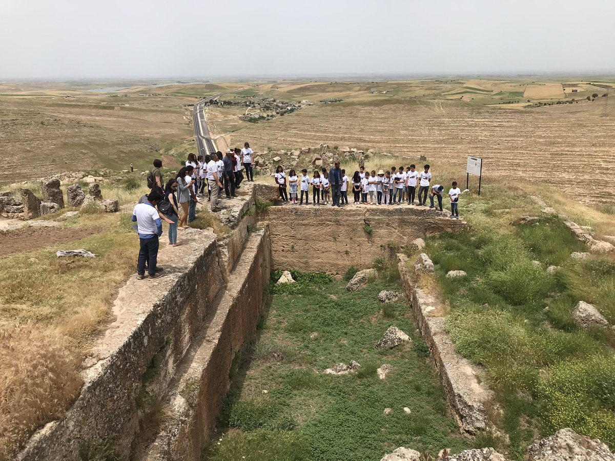 Diyarbakır’daki etkinlikte öğrenciler son yılların en gizemli arkeolojik keşiflerinin yapıldığı Çınar ilçesindeki Zerzevan Kalesi’ni ve Mithras tapınağını gezdiler, tarih dersini tarin içinde yaşayarak aldılar. #okuldısarıda