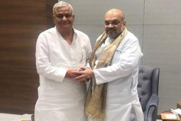 1stIndiaNews's tweet photo. #May23withFirstIndia Result Live : अमित शाह से की किरोड़ीलाल मीणा ने मुलाकात, जीत की दी बधाई
#ModiSweeps #ElectionResults2019
For Result Live: https://t.co/x7TSSUIQf0 https://t.co/K0sTbXWLwo