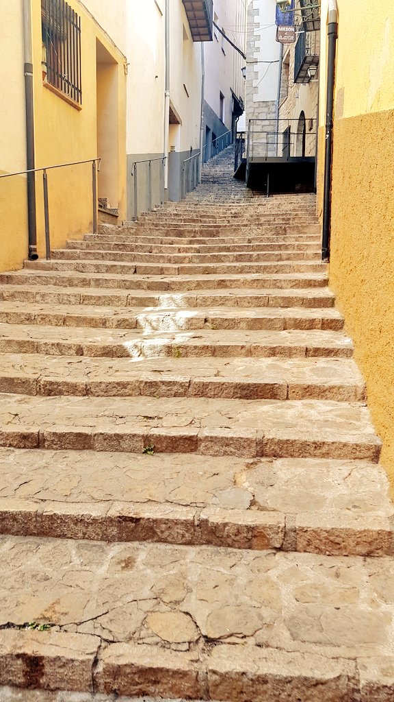 Ins19676902's tweet photo. ¿Que hacemos con un pueblo repleto de escaleras y cuestas inmensas? ¿ como lo adaptamos para que TODOS podamos acceder a cualquier lugar? #sharediversitas #diversitatuoc2 https://t.co/R8ITdUnvha
