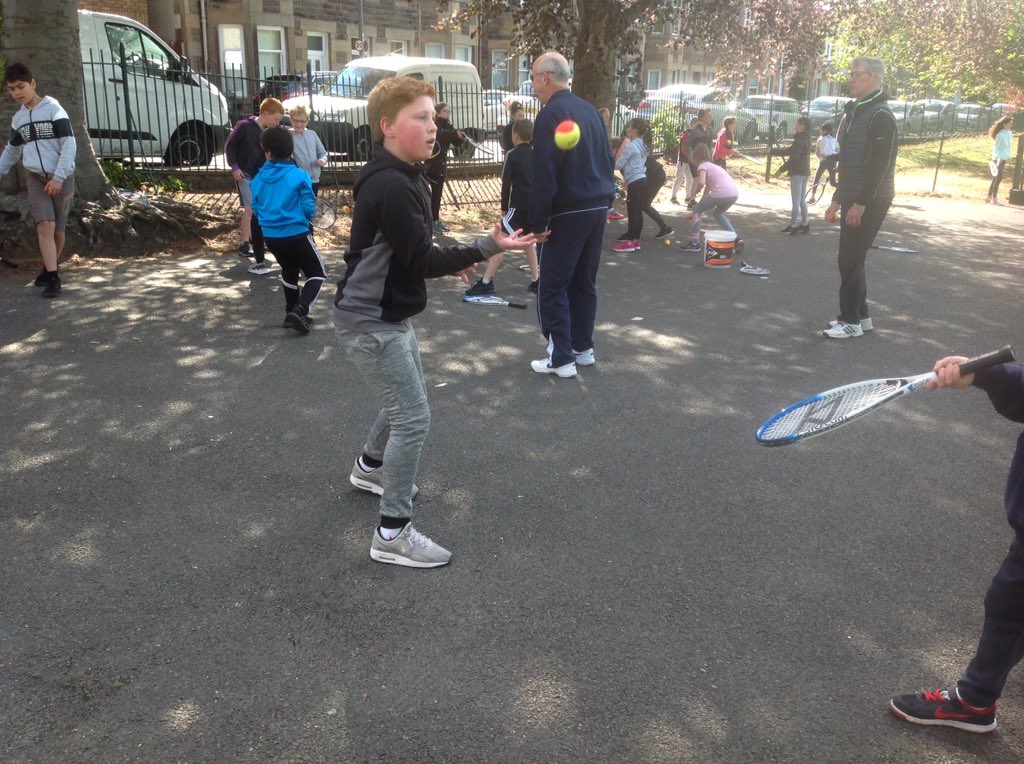 corstorphineps's tweet image. P6A tennis for #outdoorclassroomday #letsgetoutside