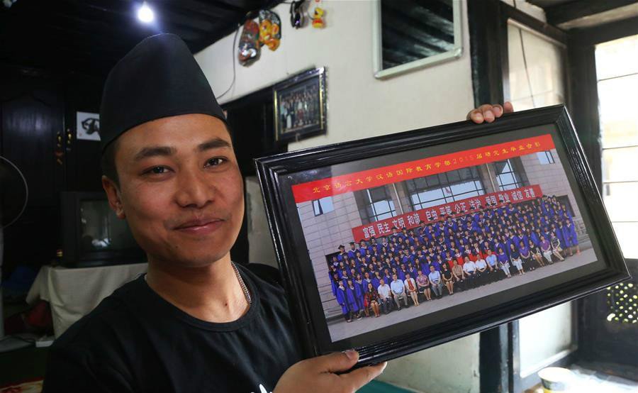 CCTV's tweet photo. Binaya Hada is a 34-year-old Nepali young man, whose work was selected for a photographic exhibition on Asian civilization. Binaya is now dedicated to learning Chinese culture and popularizing knowledge of Chinese language to local population. #AsianCivilizations https://t.co/ahDlGq0nHz