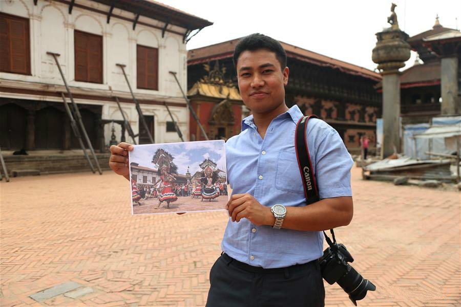 CCTV's tweet photo. Binaya Hada is a 34-year-old Nepali young man, whose work was selected for a photographic exhibition on Asian civilization. Binaya is now dedicated to learning Chinese culture and popularizing knowledge of Chinese language to local population. #AsianCivilizations https://t.co/ahDlGq0nHz