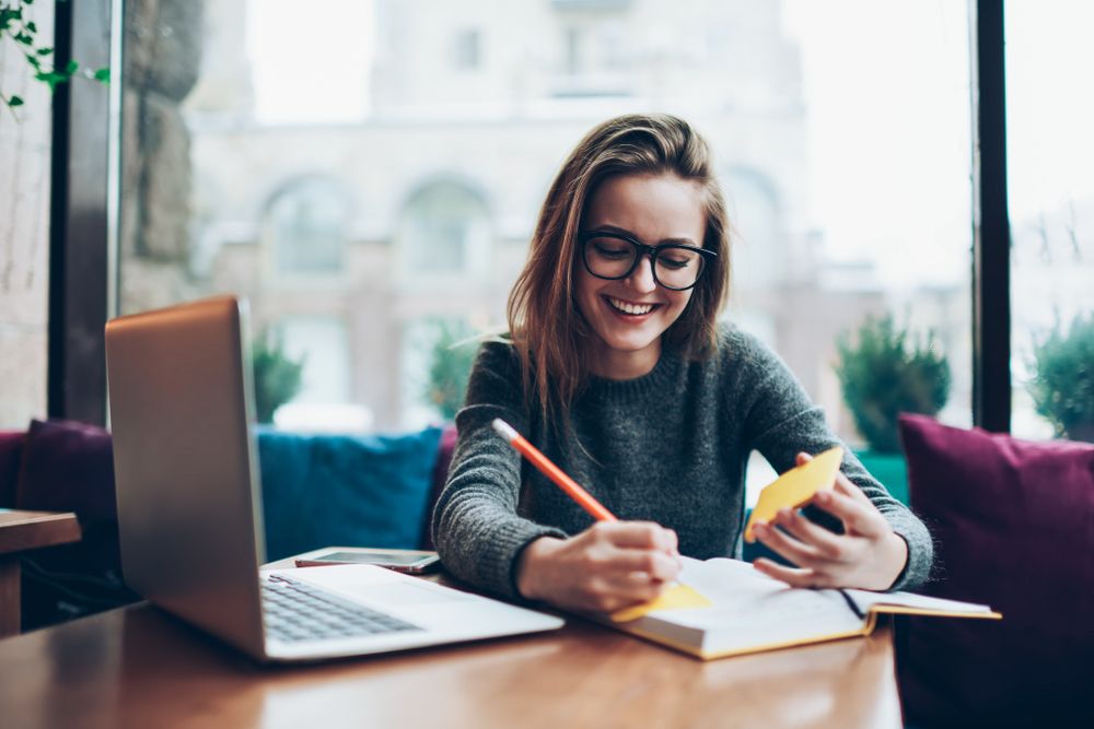 Nood aan een frisse wind op kantoor, een vrolijk gezicht dat met veel plezier de collega's ondersteunt en helpt waar nodig?  😇
Twijfel niet langer en haal een jobstudent in huis! 
Wij geven je alvast drie ijzersterke argumenten. ⬇️
bit.ly/2LWmlj6
#jobstudent #BEjobs