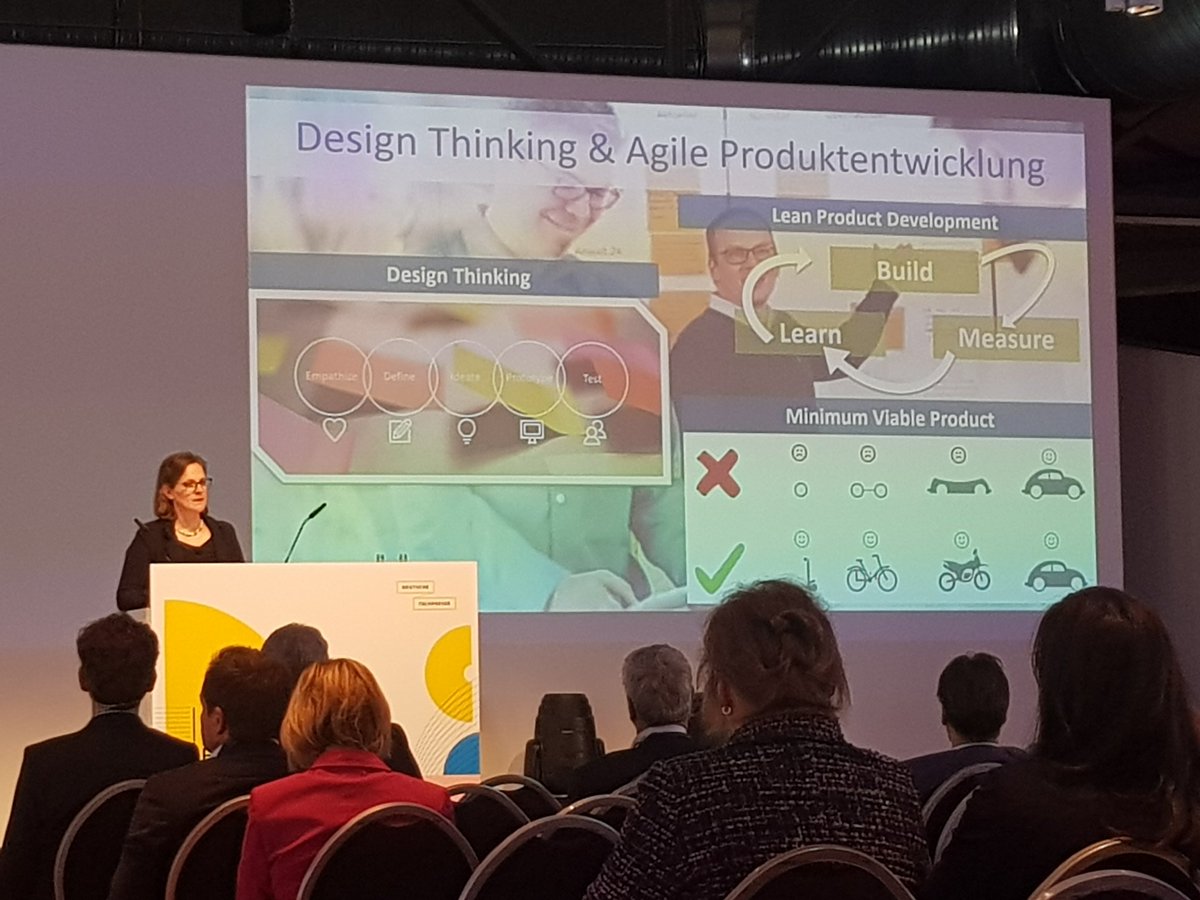 fachpresse_de's tweet photo. Agile Produktentwicklubg im Rechtsmarkt - für Kunden noch eine Umstellung. Stefanie Walter von @Wolters_Kluwer stellt die Strategie für ein legal digital ecosystem beim #fpk19 vor. #move https://t.co/LPrtsu90Uu