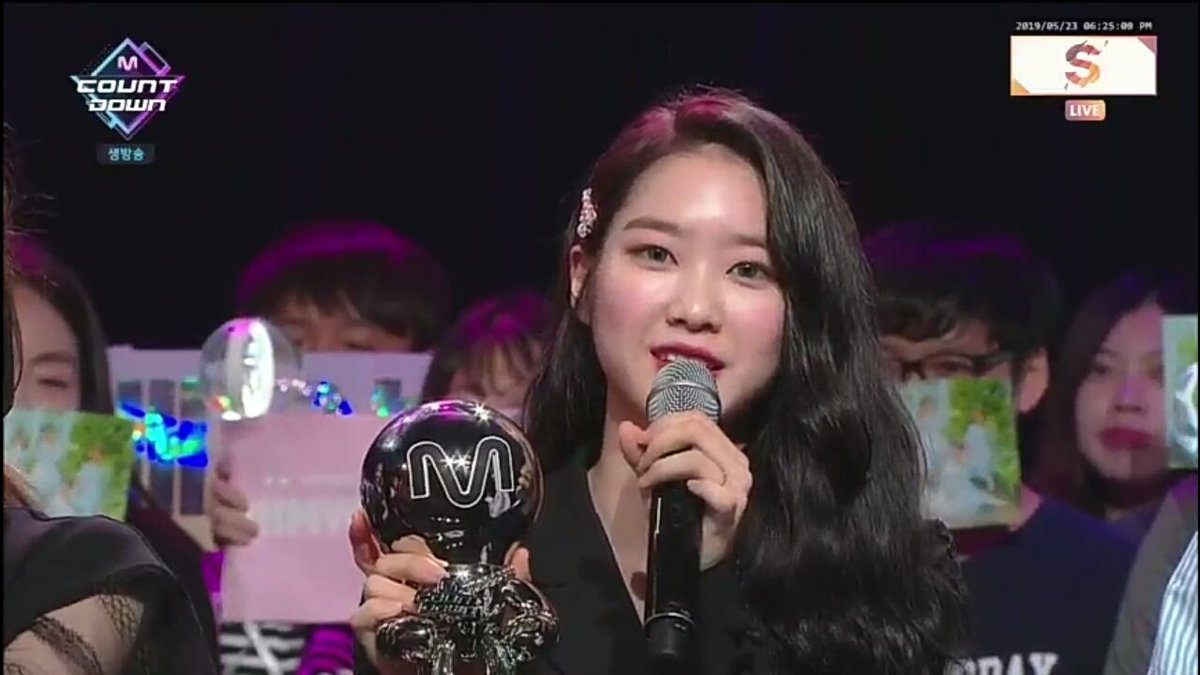 hymnyoon's tweet photo. Seneng bgtttt liatnya. My girlsss you guys deserve it so much
#SSFWL3rdWin https://t.co/h13oGbo0Ly